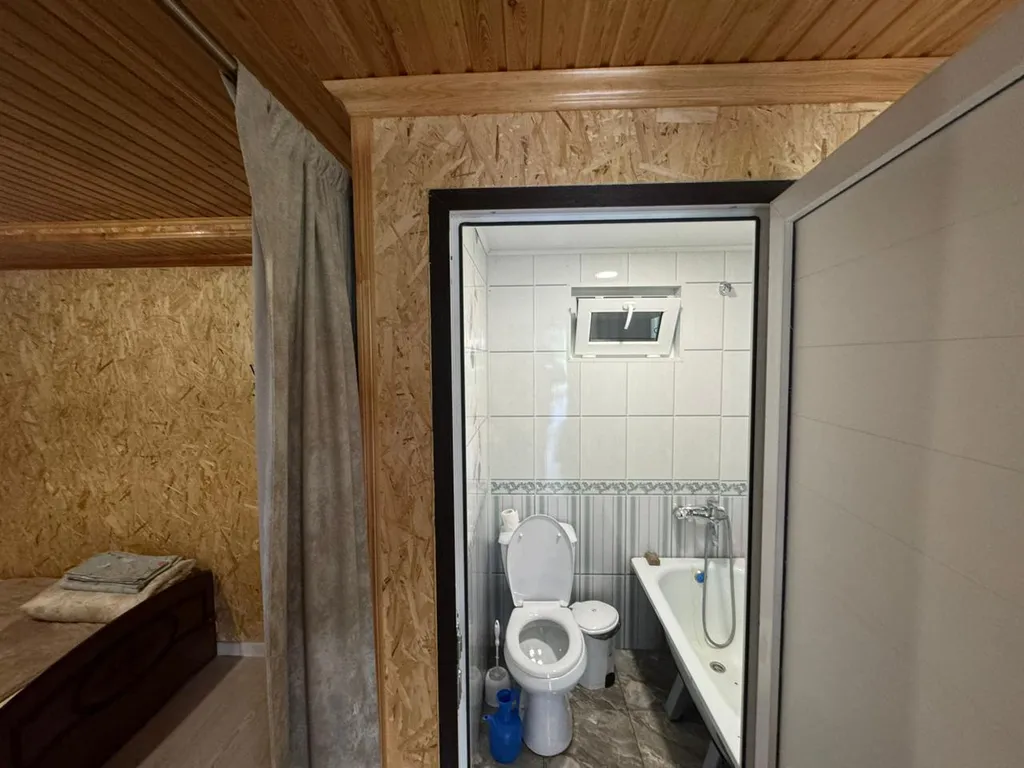 Коттедж Дом с террасой у озера — Салта