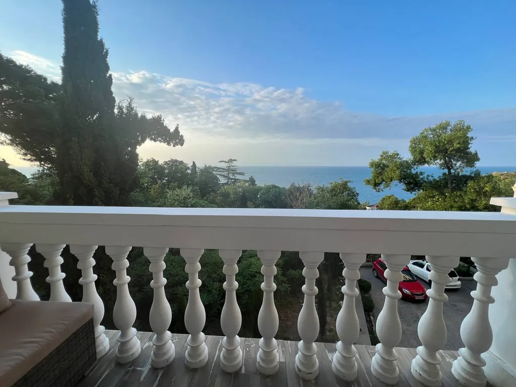 Шикарная современная студия на берегу моря