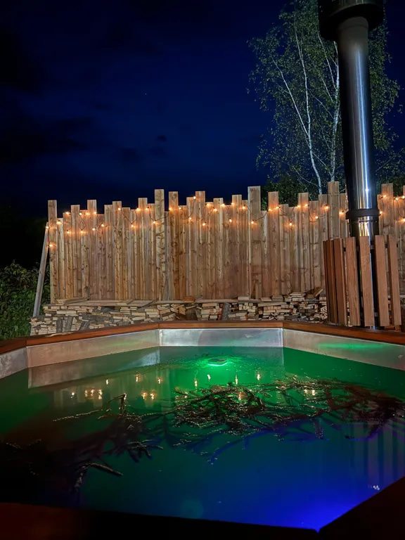 Уютный современный дом с террасой и банным чаном на участке 17 соток