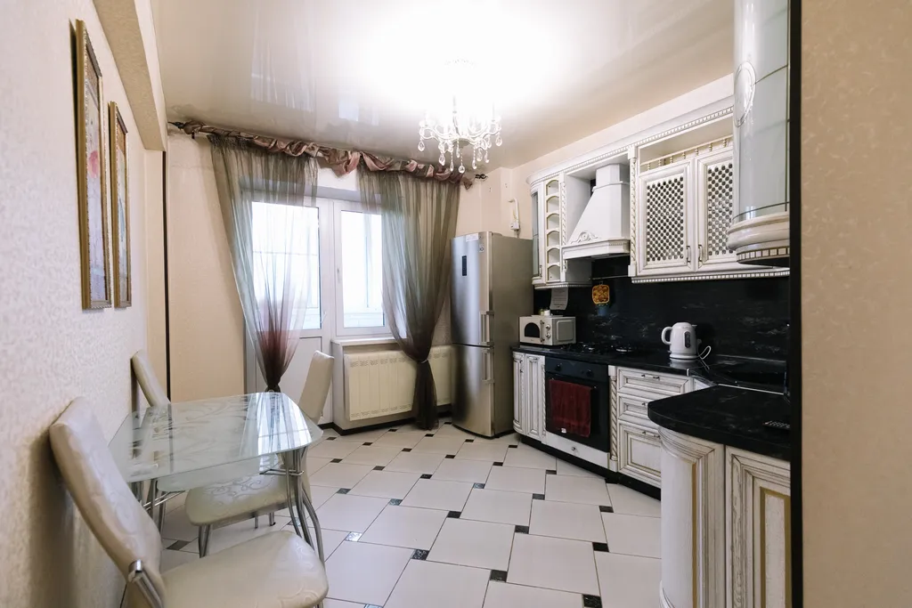 Просторная квартира в элегантном классическом стиле напротив ТЦ Обними — аренда посуточно в Обнинск