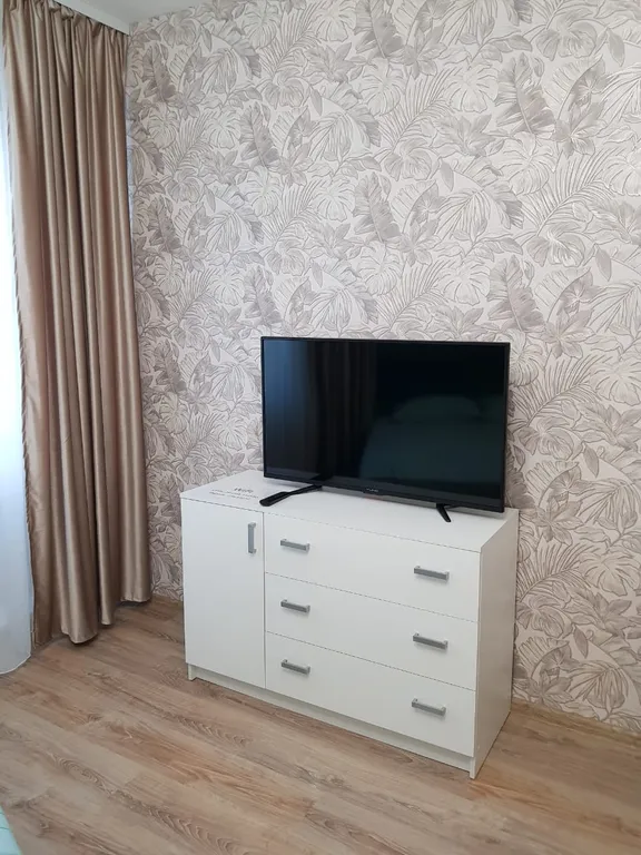 Стильная студия с балконом рядом с парком