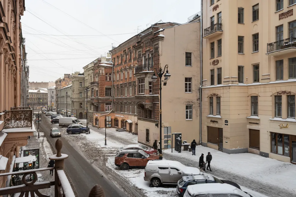 Дизайнеpские апартаменты с балконом