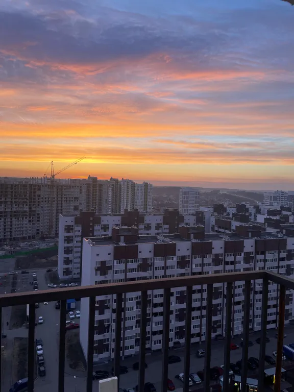 Красивая и уютная студия с видом на закат