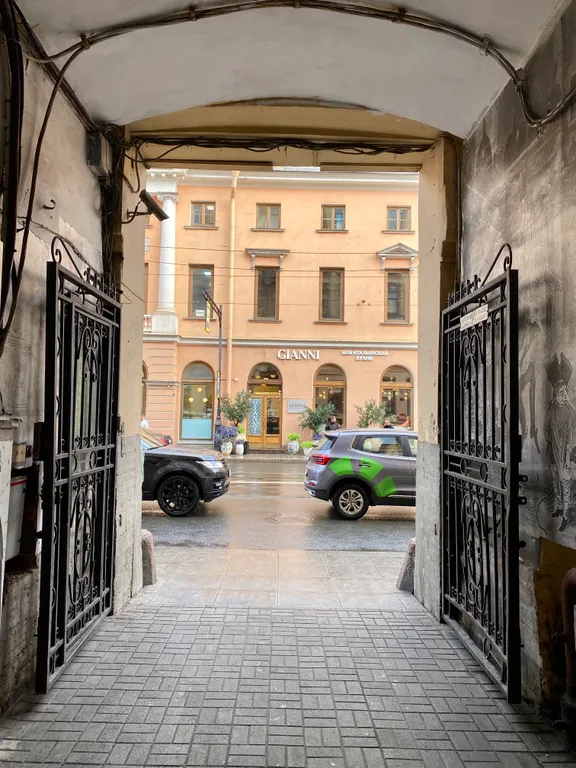 Просторная двухкомнатная квартира у Русского музея