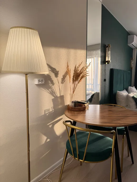 Красивая и уютная студия с видом на закат