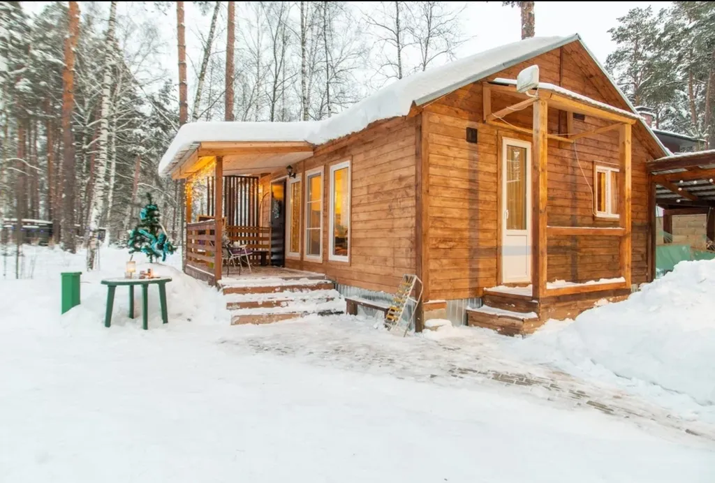 Дом с олененком и гортензиями