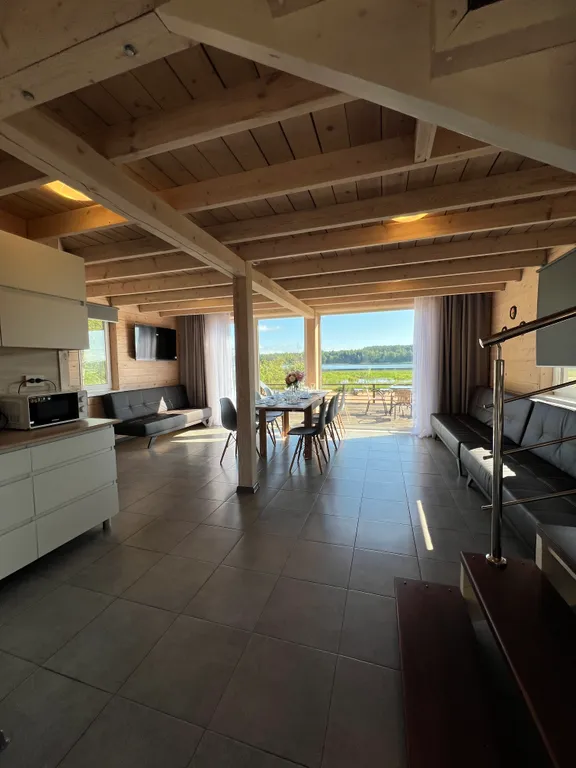 Коттедж Вилла с сауной на берегу и прямым видом на Правдинское озеро — Правдино