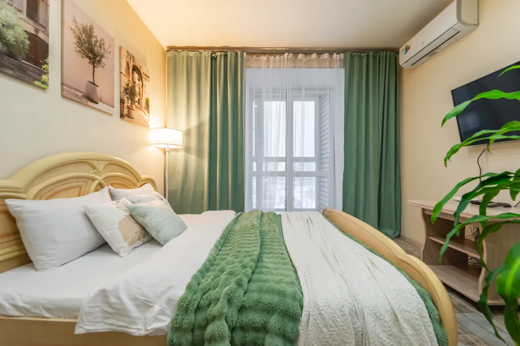 Панорамные окна в пол с потрясающим видом на закат