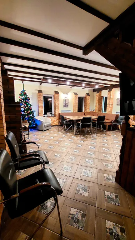 Большой коттедж у озера