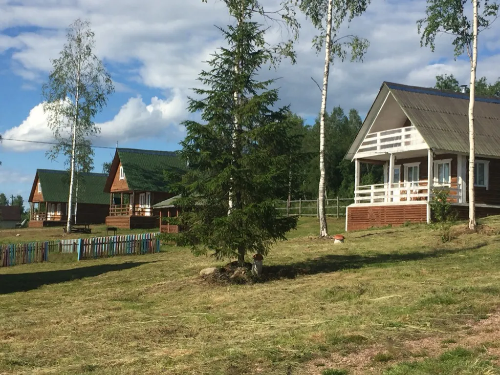 Коттедж Коттедж на берегу озера,рыбалка и отдых всей семьей! — Родионово