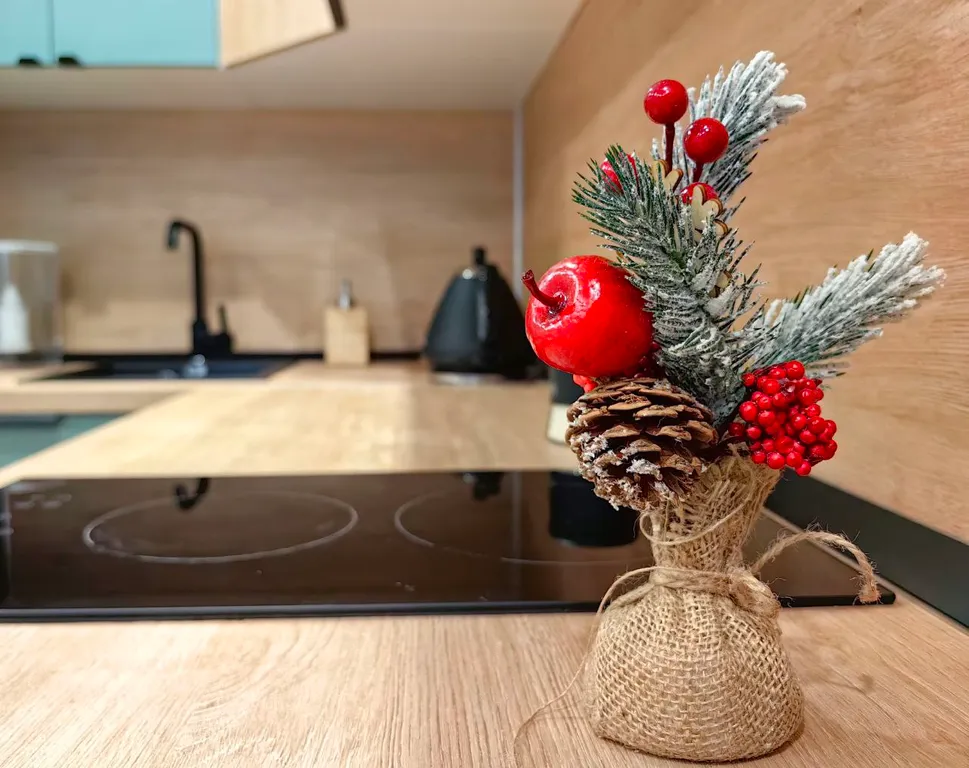 Просторная студия рядом с большим торговым центром