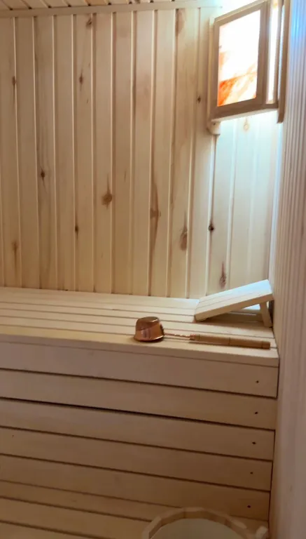 Уютный брусовый дом на берегу