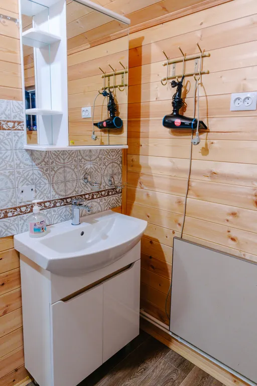 Домик с уютной террасой с красивым видом на горы