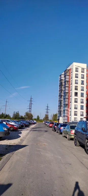 Студия с видом на поля и оранжевый закат