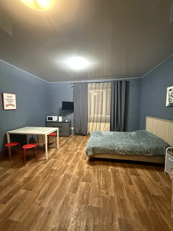 Большая студия с парковкой и местом для отдыха на территории