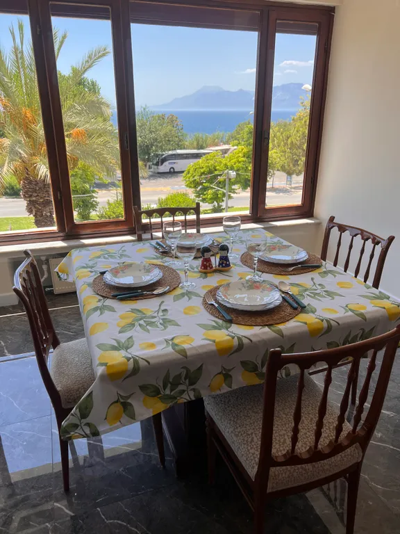 Spacious luxury waterfront flat