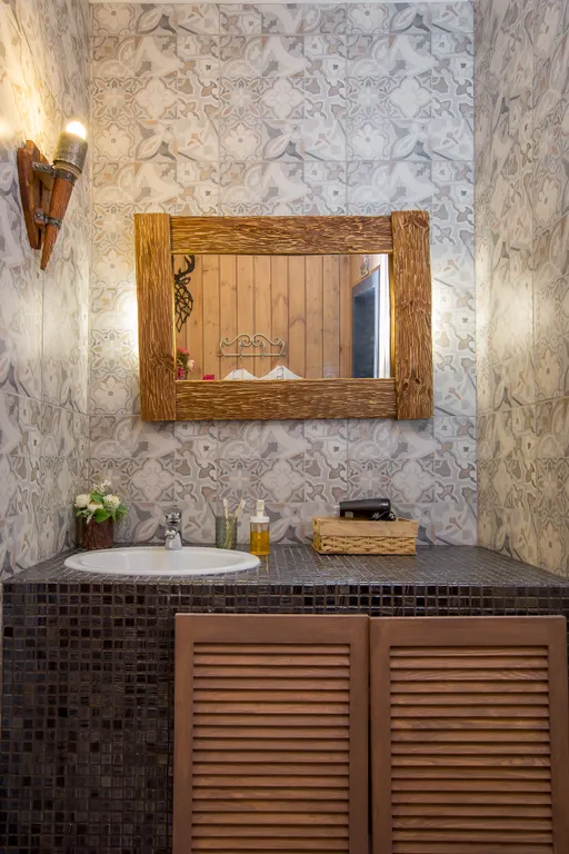 Коттедж Уютный дом с баней и чаном в лесном участке у берега водохранилища — Логиново