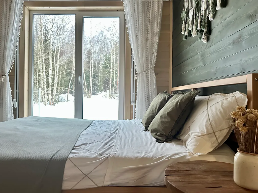 Домик в деревне На Бали Бывали с видом на лес