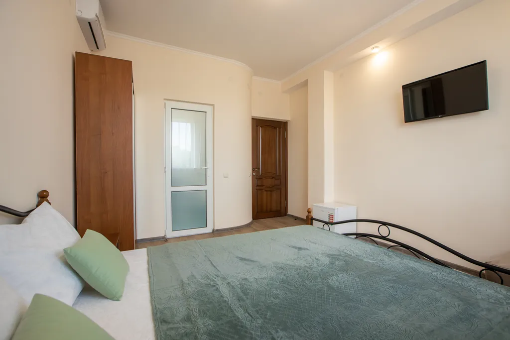 Квартира Трёхместная комната-комфорт без балкона — Севастополь