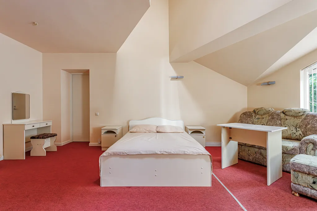 Большой двухэтажный номер с балконом и джакузи