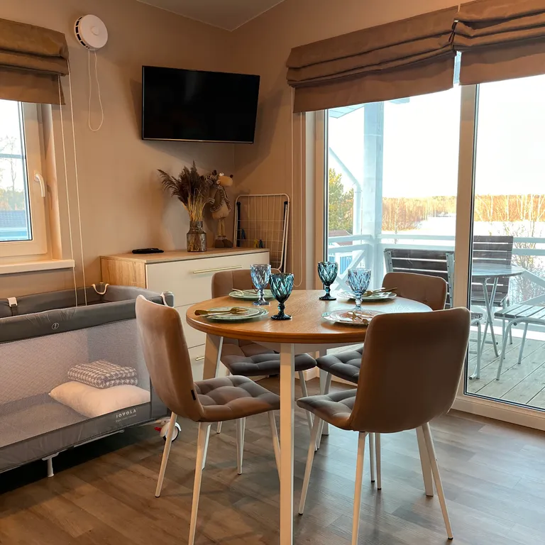 KIVI - уютный двухместный дом с видом на озеро и террасой в Карелии