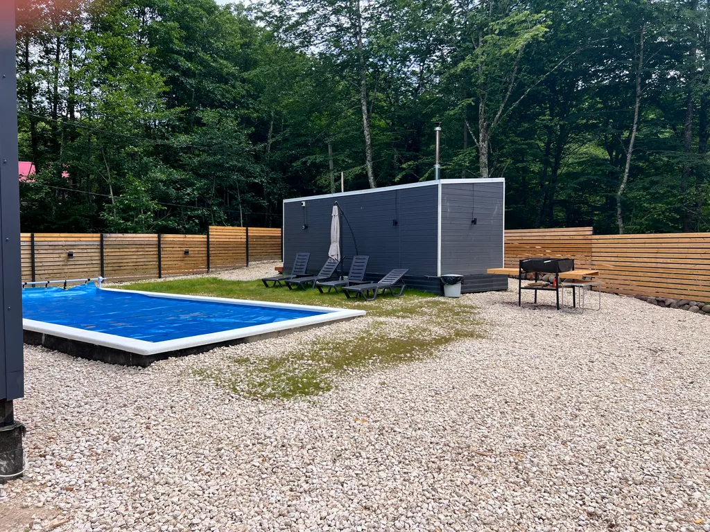 Уютный гостевой домик с бассейном, баней и чаном рассвет в горах