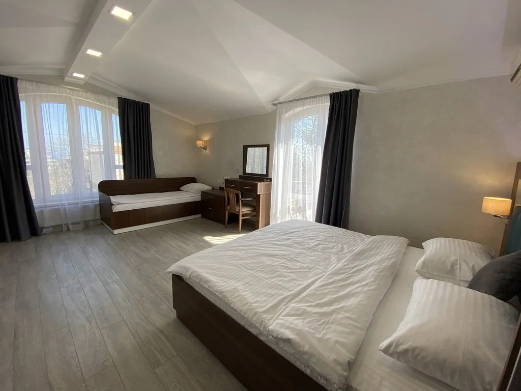 Уютный двухэтажный коттедж в самом центре