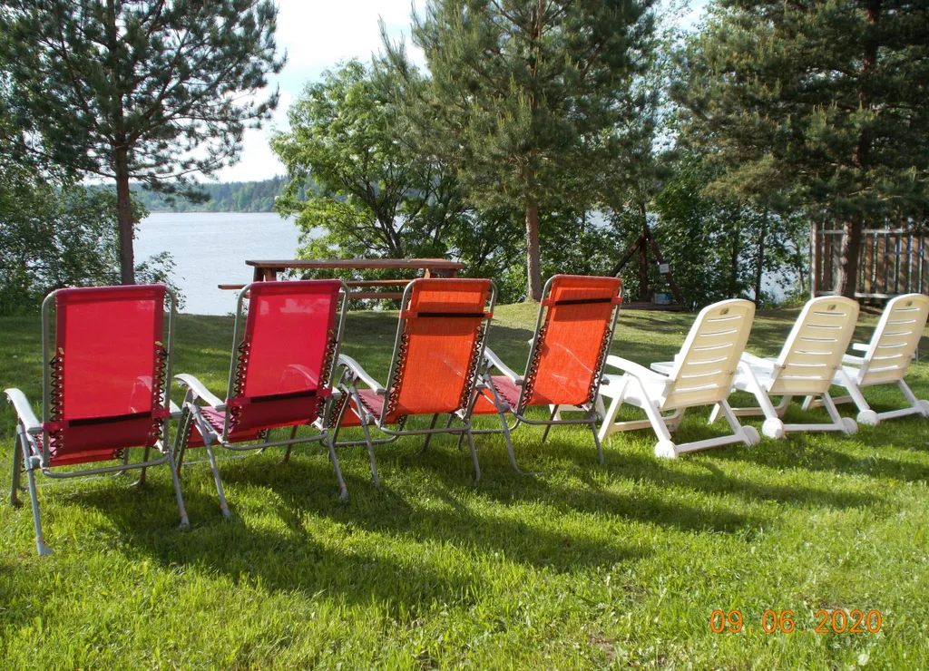 Удобный дом на самом берегу озера Вселуг