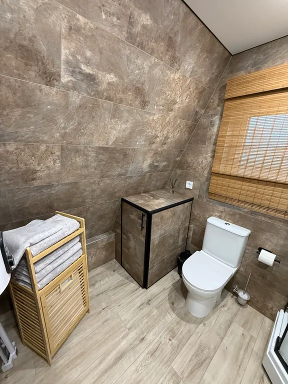 Уютный домик у леса