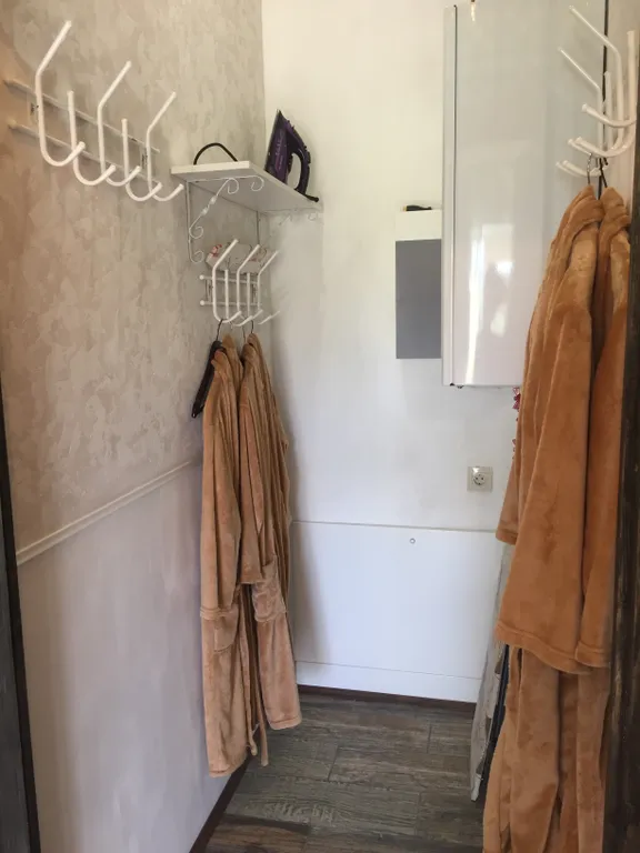 Вилла с бассейном и видом на озеро