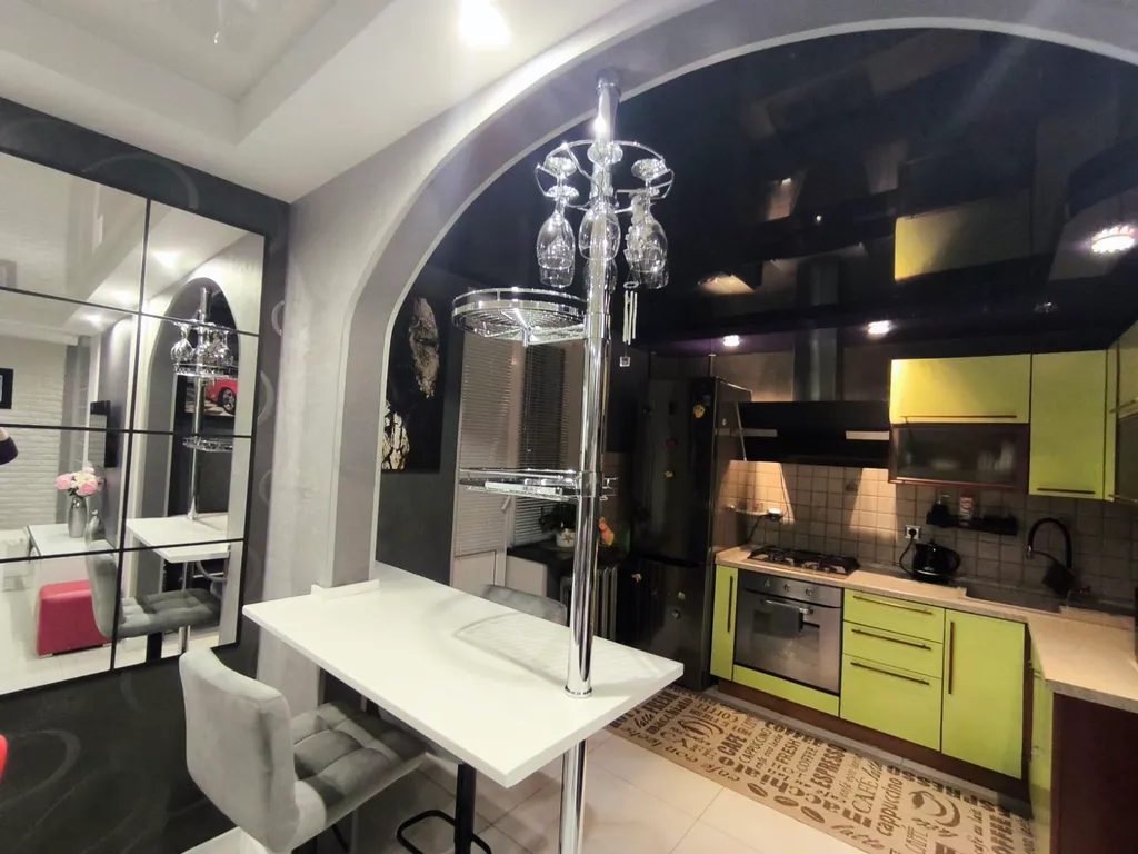 Premium студия в центре с большой ванной,отдельной спальней,парковка.