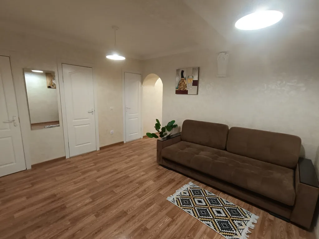 Апартаменты у фонтана рядом с центром с балконом