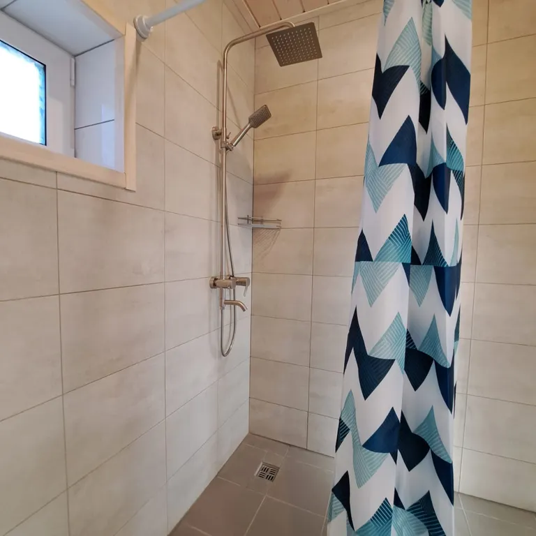 Уютный домик с видом на закат