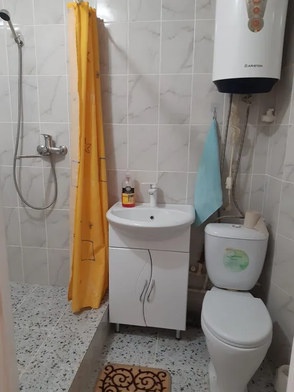 2х комн кв. командированным с балконом, кондиционером у института