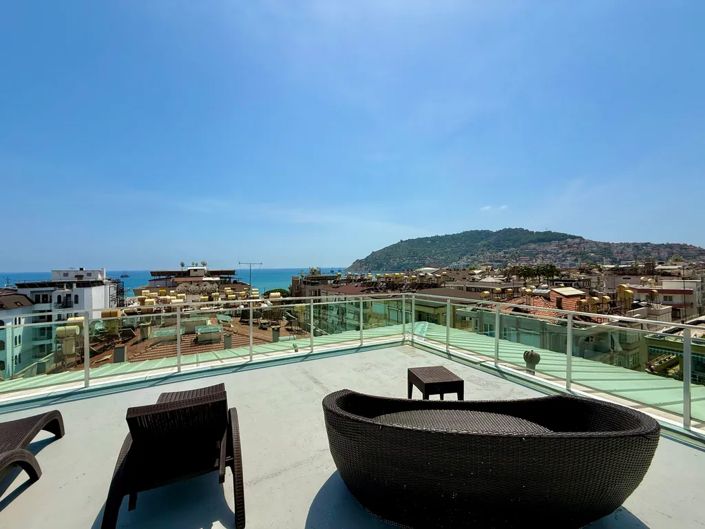 Sea View 2BD Flat 100m to the Beach