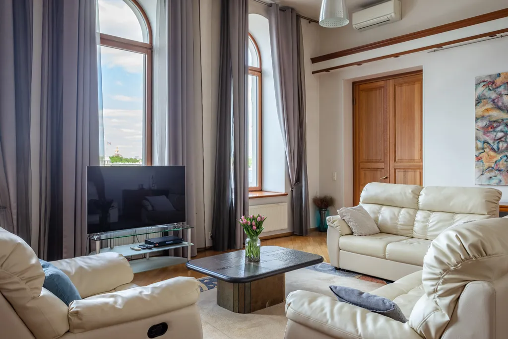 Двухуровневая квартира с видом на Неву по соседству с Эрмитажем