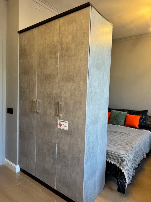 Уникальная студия с видом на стадион, арт-декором и PlayStation