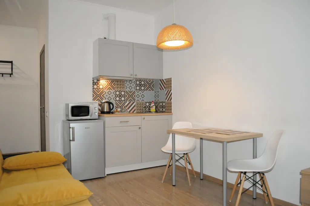 Чистая современная квартира-студия в современном доме