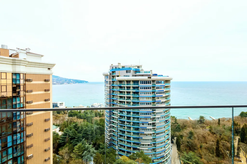 Просторная видовая трёхкомнатная квартира в приморском парке