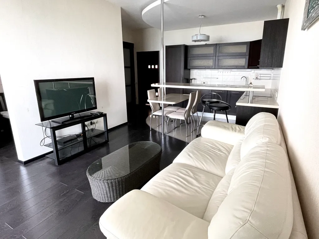 Апартамент с видом на море в жилом комплексе с бассейном