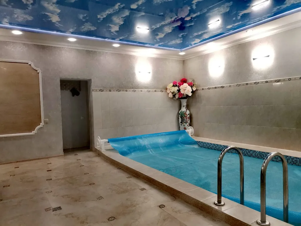 Дом с тёплым бассейном и баней в Новой Москве