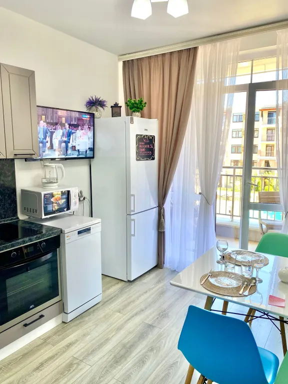 1К около моря и Кипарисового озера