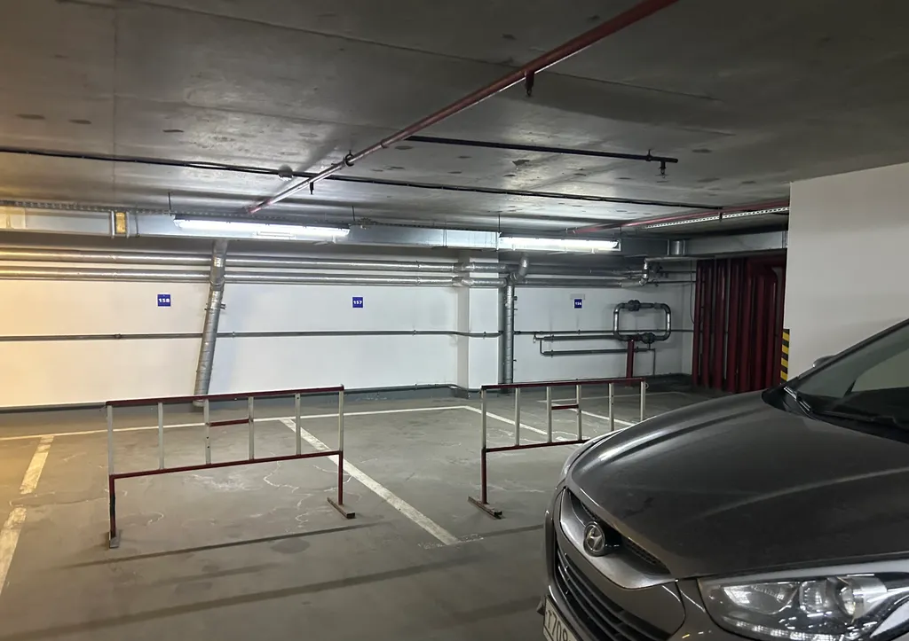 Двухкомнатная квартира у метро, парковка