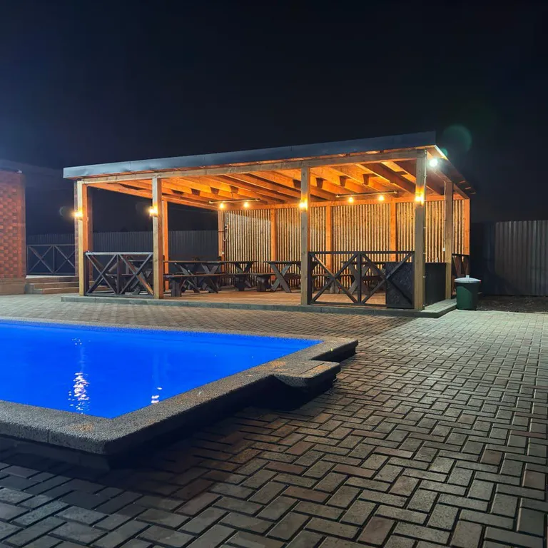 Большой дом для мероприятий с бассейном, баней и большой беседкой