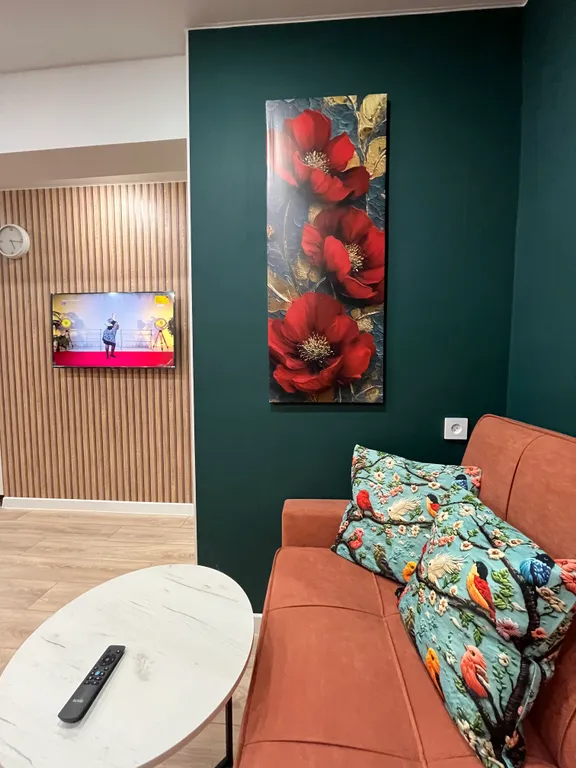 Студия в центре с дизайнерским ремонтом и балконом Город в городе