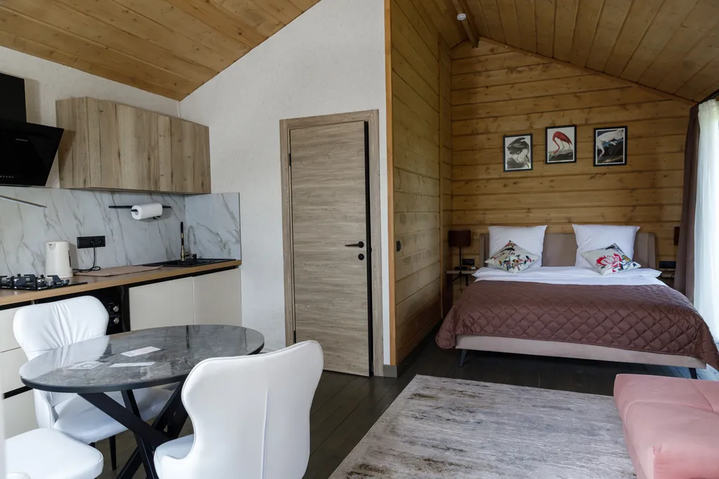 Коттедж 42 метра в лесу у пруда