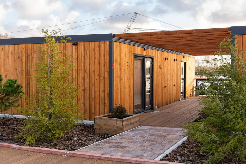 Домик с видом на озеро на двоих