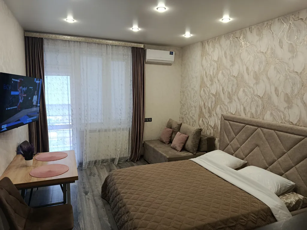 Квартира Шикарная видовая студия в центре — аренда посуточно в Батайск