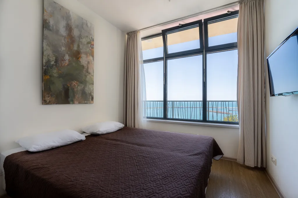 Трехкомнатные апартаменты с двумя спальнями