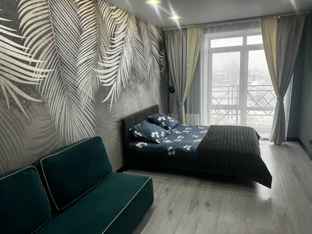 Большая Уютная 1-комнатная квартира,своя парковка,рядом магазин,центр